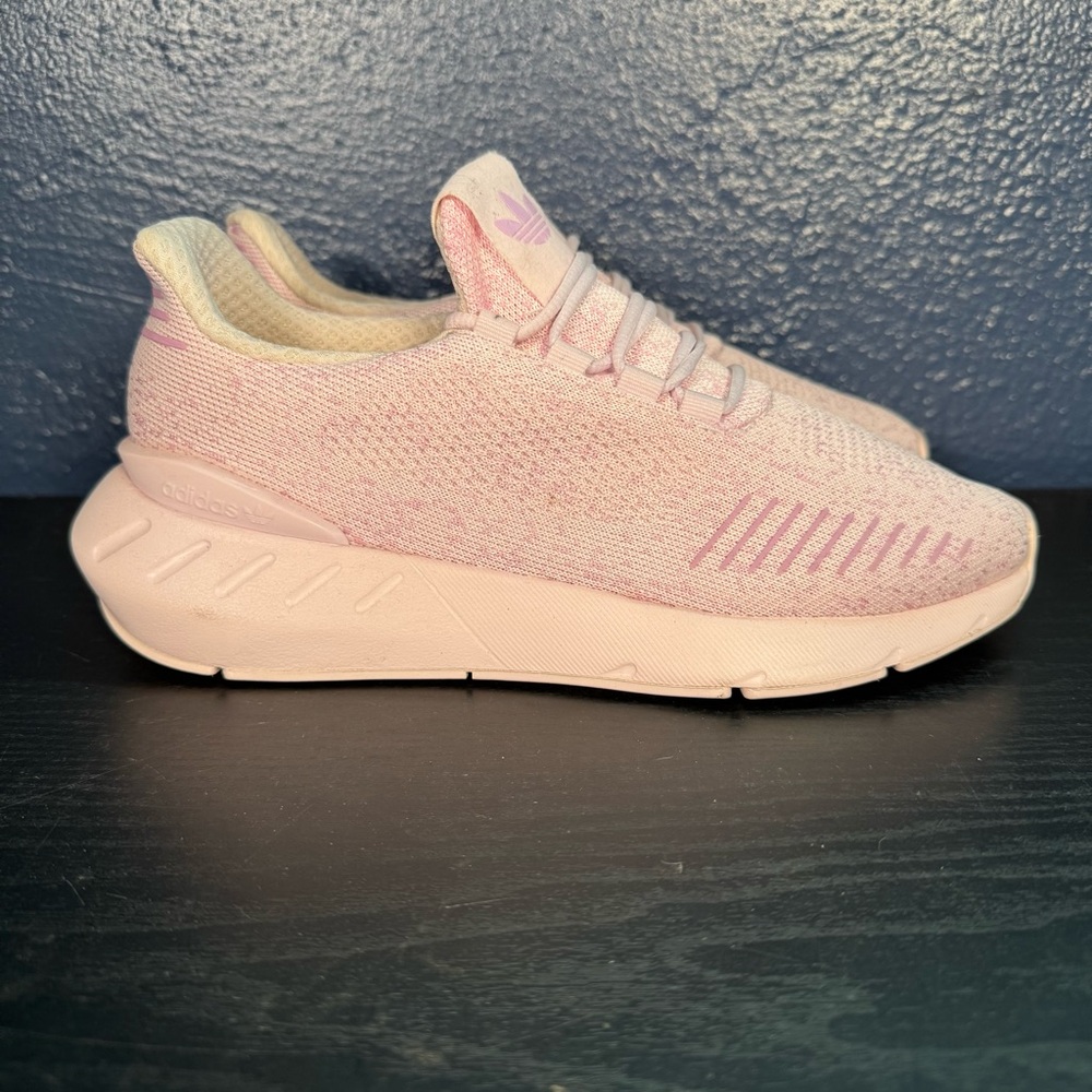 NWT Women’s 6.5 Adidas Swift Run 22 Almost Pink/Bliss Lilac CCKC1364